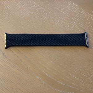 Apple’s 44mm Charcoal Braided Solo Loop - size 8 (plus an off-brand White loop)